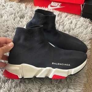 Authentic BALENCIAGA
Women's Speed Knit Sneakers
No box